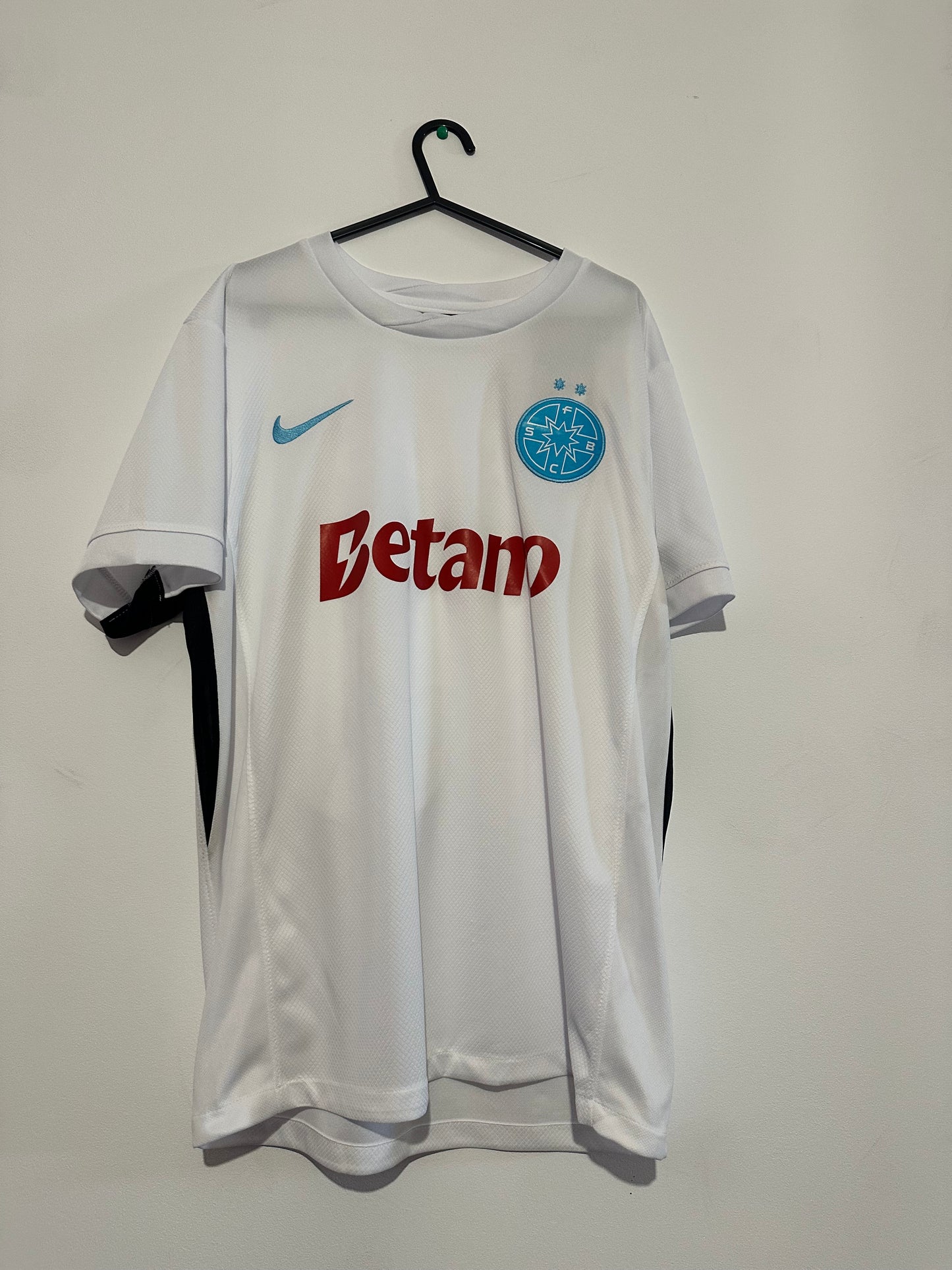 Tricu FCSB 25/26 away Tanase
